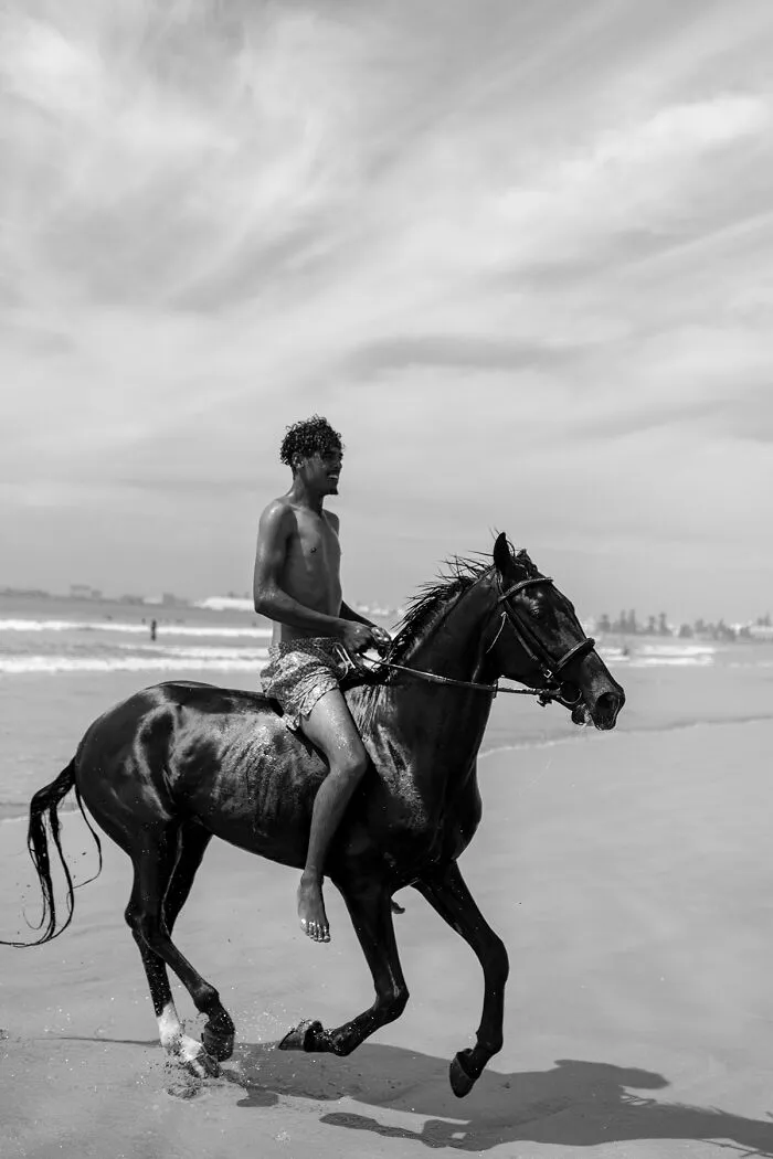 My 39 Photographs Of “Looky Looky” Men And Other Beach Scenes