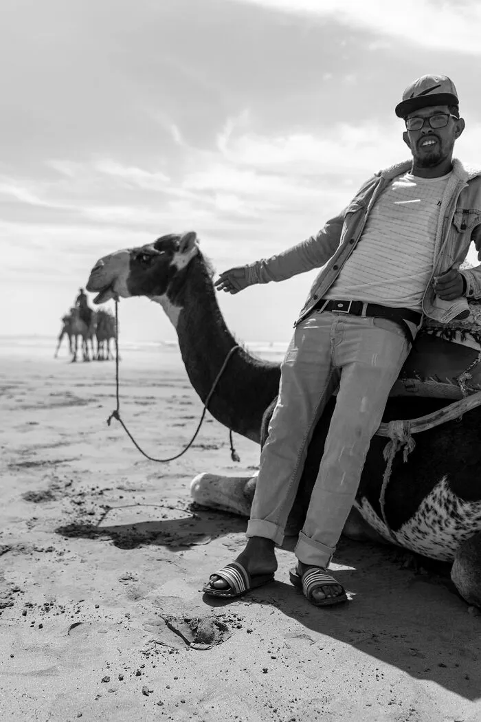 My 39 Photographs Of “Looky Looky” Men And Other Beach Scenes