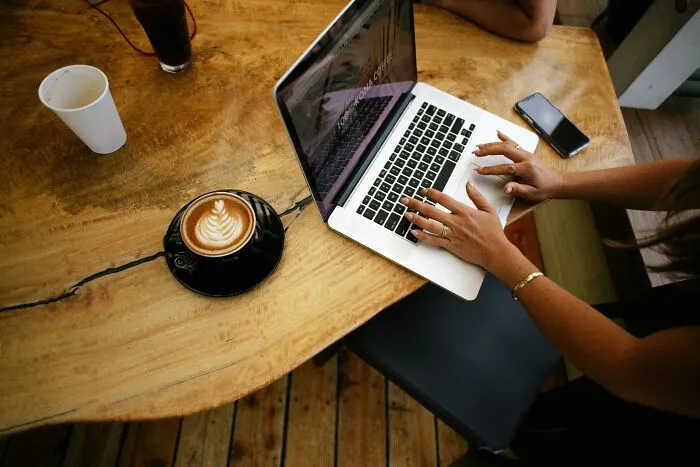 30 Stories Of Customers From Hell That These Servers Just Had To Vent About Online