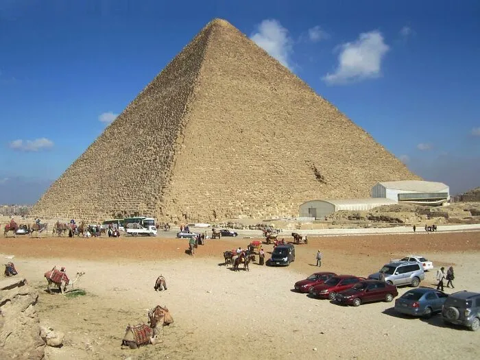 "Plastic City Full Of Plastic People": 30 Tourist Trap Cities To Reconsider Visiting