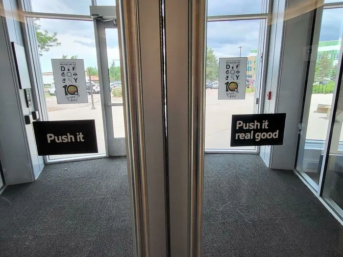 21 Carteles sorprendentemente divertidos que había que compartir