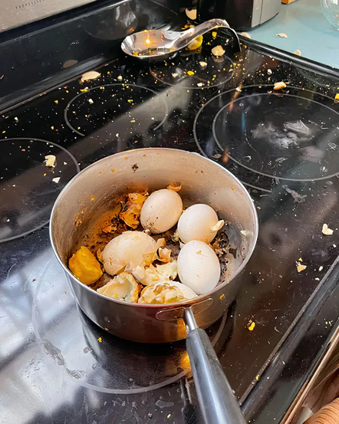 Se me olvidó que estaba cociendo huevos