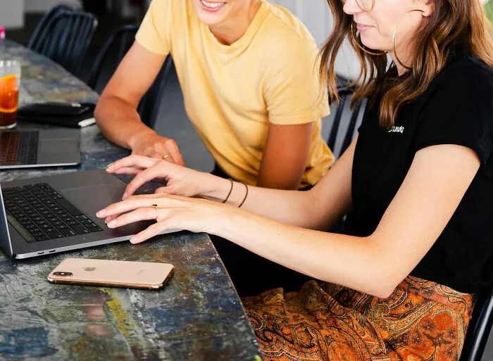 20 Historias sobre trabajar con gente millennial y de la generación Z