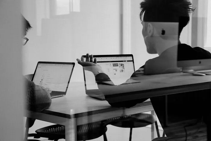 20 Historias sobre trabajar con gente millennial y de la generación Z