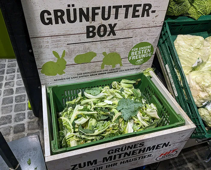 This Local Shop Gives Old Vegetables For Free So You Can Feed Your Pets