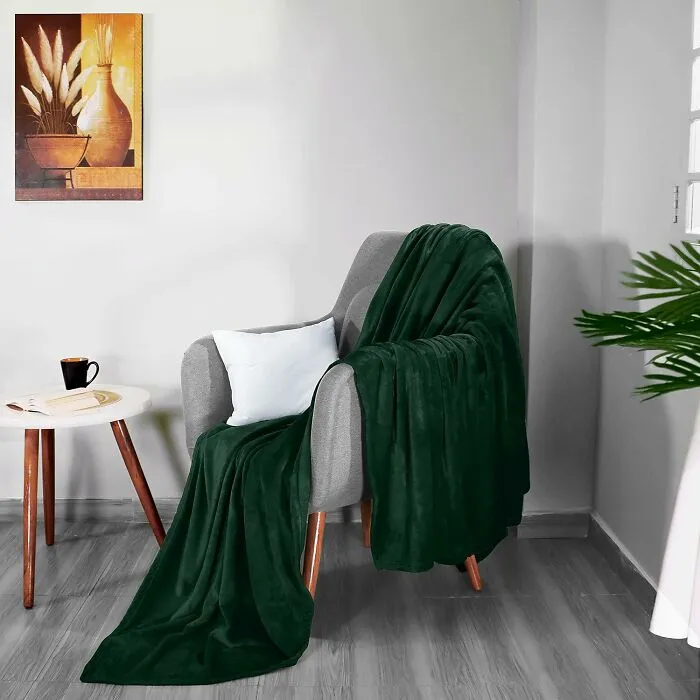 Keep Cozy With <span Style="Font:inherit;color:#d74b1f;"> The Fleece Blanket</Span> Twin XL Size In Forest Green