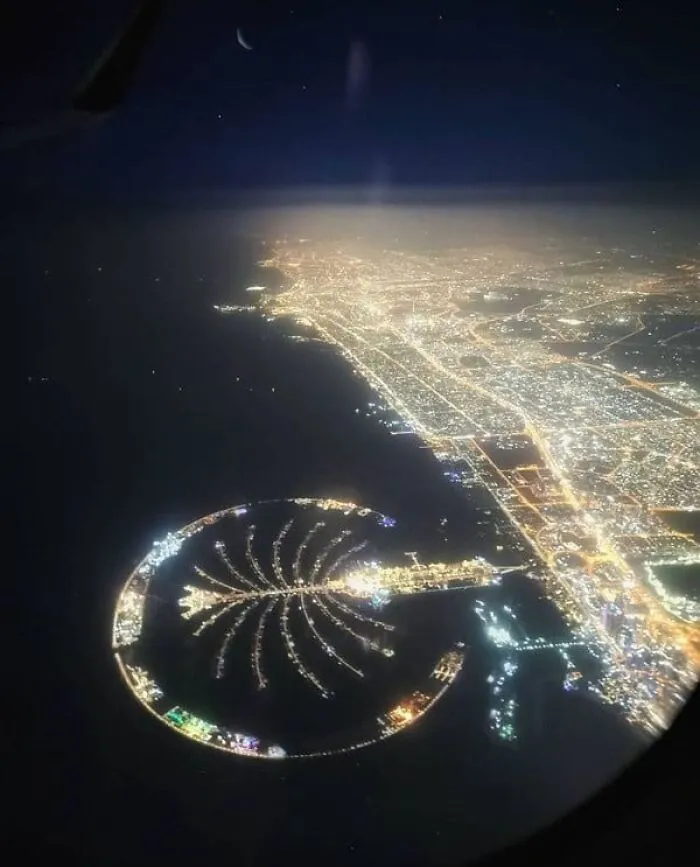 I Wake Up With The Pilot Saying Something I Don't Understand, When I Look At The Window I Have A Wonderful Surprise