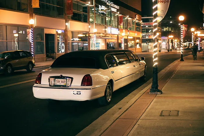 30 People Share The Most Obscene Displays Of Wealth They Have Ever Seen (30 Stories)