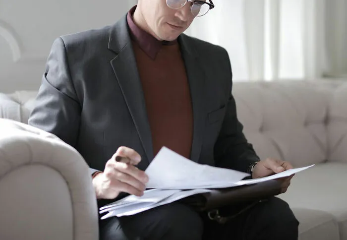 Someone Asks “What Job Is 100% Overpaid?” And 30 People Don’t Hold Back With Their Answers