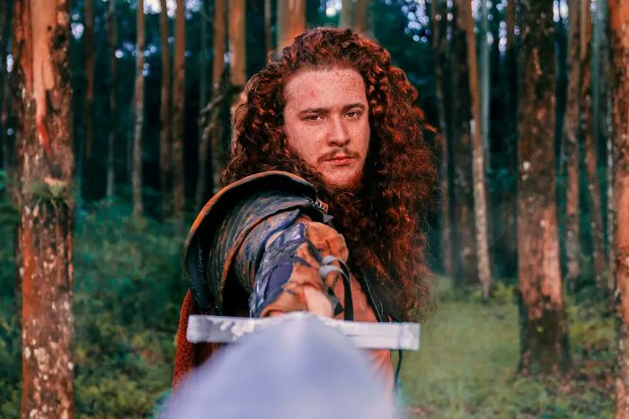 34 Behaviors That Creep People Out Now But Once Were Considered Romantic, As Pointed Out Online