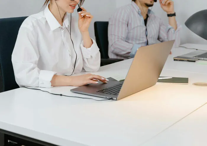 Someone Asks “What Job Is 100% Overpaid?” And 30 People Don’t Hold Back With Their Answers