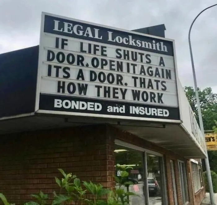 30 Carteles muy divertidos para echarse unas risas