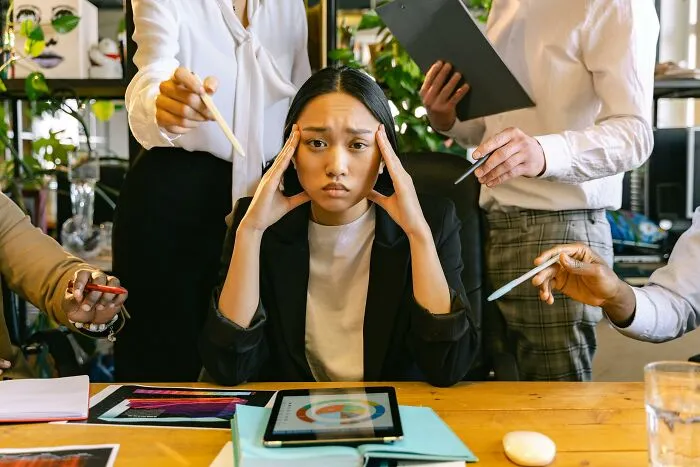 27 Addictions That Have Been Normalized So Much That They Aren’t Considered Harmful