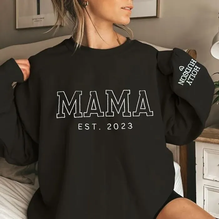 <a style="display:inline;" href="https://www.amazon.com/GODMERCH-Personalized-Embroidered-Sweatshirt-Christmas/dp/B0C7C9PYNV?crid=2JMWZ2NXVFP5L&dib=eyJ2IjoiMSJ9.50JkhVvnI0CkA_4a72teu1nu1WD4gfzIQG7BKZwnYtjLZTO3h6nYajqJVXWSlU7h1Rac7wtU2JYiPm-KVSLMGCZlHeGhIIpokMuUWGg4o3yPQitOIx_-CR6VyaVv2U78z01y6h0UJGPh0aIFUFnHYHxO8fNs_bqR3y7cdplhP2SawXBA9tLq2Aufm9tM6ZLOEMYzDvgQ3RhD4vls_cXX7wNQ19S6U8fAokIbTXeTQ44ru409ldyKH-CzxzbB9jPVUIbhSvlDcC14-T9cUUuK_Ke81m7nXB7ky2zRex7ub2k.rjkdAwyd3gSqvcT3JGzP9yZpTO35EFBNJ4qnQ5Szw3A&dib_tag=se&keywords=mothers+day+gifts&qid=1714131378&sprefix=mothe%2Caps%2C362&sr=8-121&linkCode=ll1&tag=bpdog-20&linkId=f3b736ccc52e64725df5e94968e45dcf&language=en_US&ref_=as_li_ss_tl " target="_blank"> Sweet Sweater Love For Mum: <span Style="Font:inherit;color:#d74b1f;"> Custom Embroidered Sweatshirt With Kid Names</Span>!
