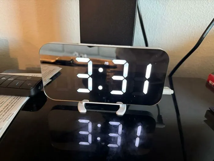 Wake Up In Style With A Large Mirrored <span Style="Font:inherit;color:#d74b1f;"> LED Alarm Clock</Span>: Sleek Design And Bright Display To Start Your Day Right
