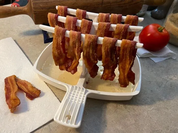 Effortlessly Cook Crispy Bacon In The Microwave With <span Style="Font:inherit;color:#d74b1f;"> The Makin Bacon</Span> Microwave Bacon Dish