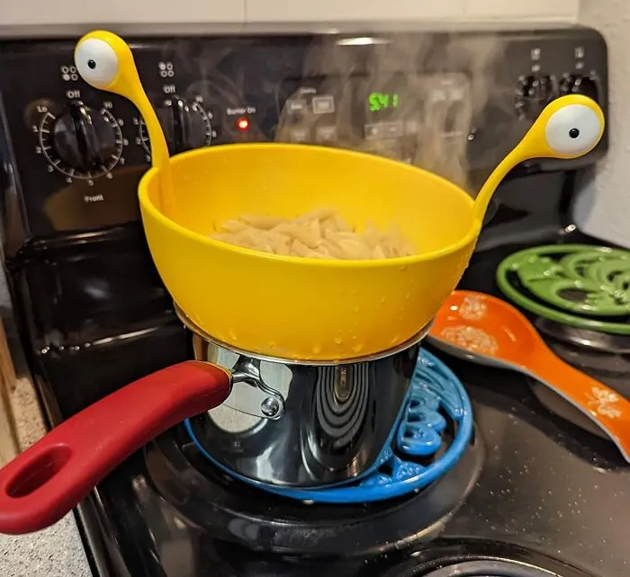 Add Some Fun To Your Kitchen With <span Style="Font:inherit;color:#d74b1f;"> The Spaghetti Monster Plastic Strainer</Span>: Drain Pasta In Playful Style