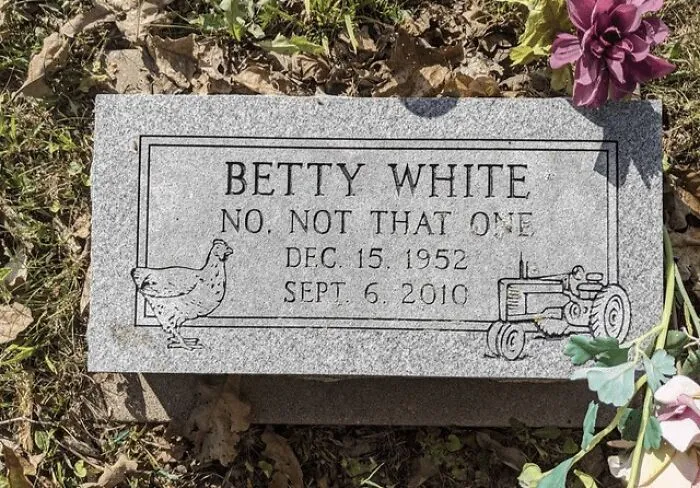 40 Times Gravestones Were So Uniquely Amazing That People Had To Share Them Online
