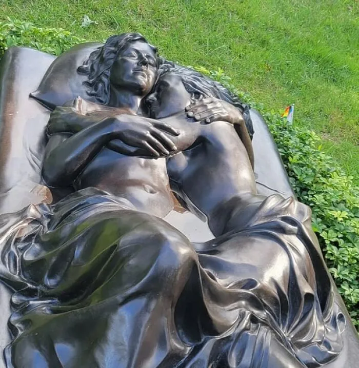 40 Times Gravestones Were So Uniquely Amazing That People Had To Share Them Online