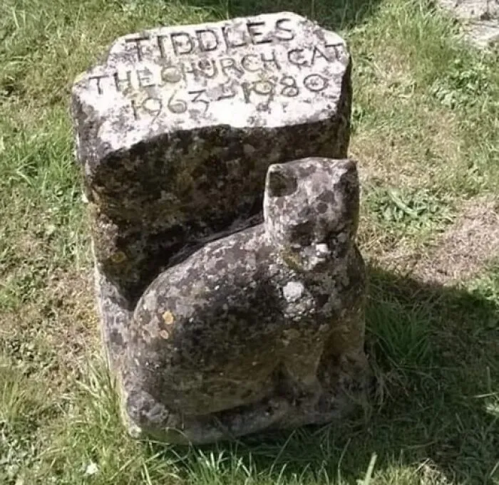 40 Times Gravestones Were So Uniquely Amazing That People Had To Share Them Online