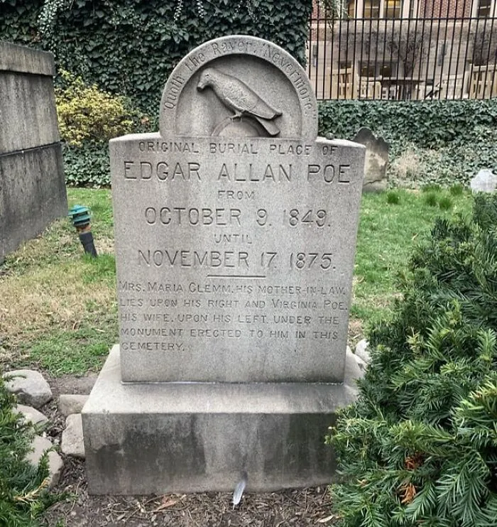 40 Times Gravestones Were So Uniquely Amazing That People Had To Share Them Online