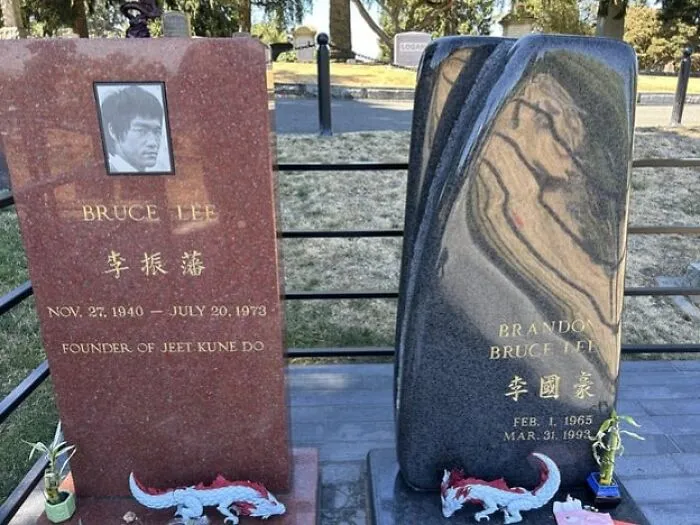 40 Times Gravestones Were So Uniquely Amazing That People Had To Share Them Online