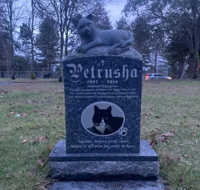 40 Times Gravestones Were So Uniquely Amazing That People Had To Share Them Online