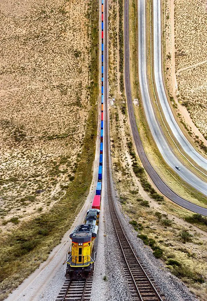 Flatland: 30 Bent Landscape Photos That Will Play Tricks On Your Mind (New Pics)