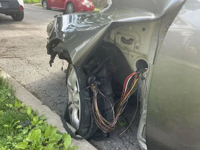 El cliente dijo que "el neumático explotó y se le salieron los cables", no esperaba esto