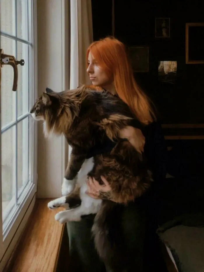 Me dijeron que esta foto mía con mi gato encajaría aquí