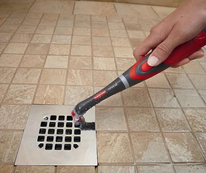 Those Tight Spaces In Your Home Are Like A Dirty Little Secret, But An <a Style="Display:inline;" Href="Https://Www.amazon.com/Rubbermaid-Scrubber-General-Cleaning-1839685/Dp/B00beudwjq?ie=utf8&th=1&linkcode=ll1&tag=bpstingray-20&linkid=7c6d53fe856393b9f1b53e1b23ab9c59&language=en_us&ref_=as_li_ss_tl" Target="_blank"><span Style="Font: Inherit; Color: #d74b1f;"> Electric Power Scrubber </Span> Is Like A Tiny, Mighty Detective That'll Get Into All The Nooks And Crannies To Uncover A Cleaner, Brighter Truth