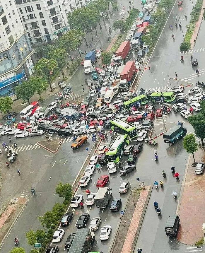 "Me First!!!!" Mentality (In Viet Nam Btw)