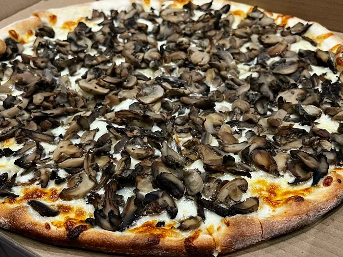 Pedí tantos champiñones en la pizza que pensaron que era una broma. Estaba delicioso