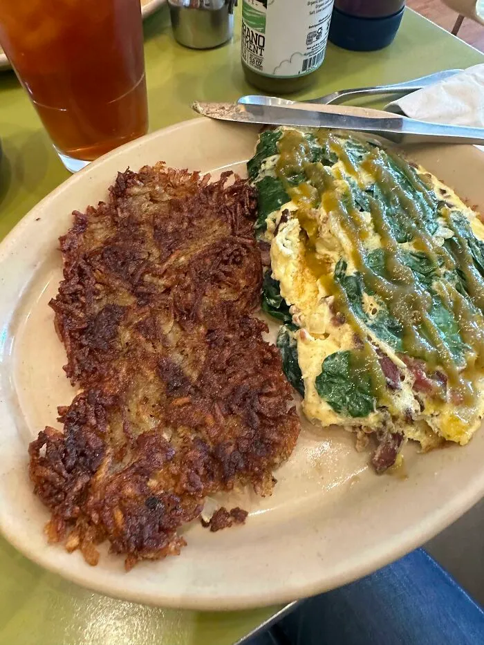 Pedí “la papa hash brown más crujiente que la cocina pudiera concebir” y recibí esta belleza