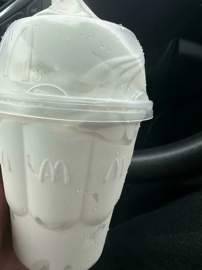 Malteada de McDonald's que cumple exactamente con lo pedido, causando alegría en la persona que la recibió.