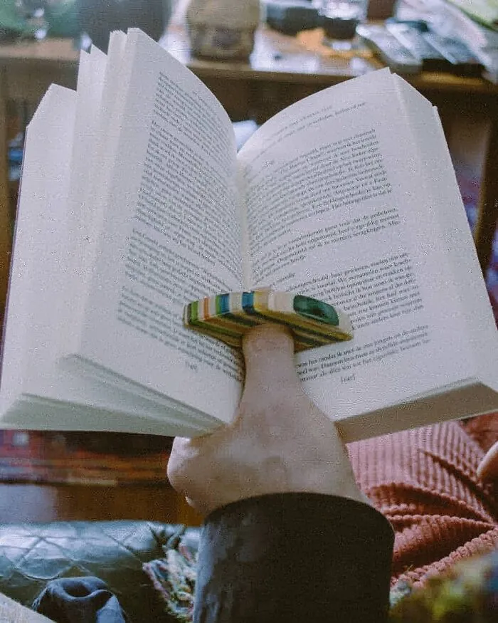 I Made A Ring Out Of Old Skateboards To Keep My Book Open