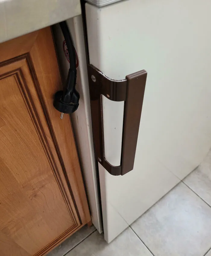 Mi jefe cree que es una buena idea desenchufar la navera de vez en cuando para ahorrar energía
