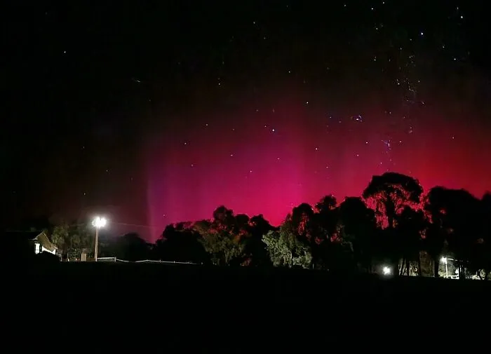 Aurora austral mientras paseaba al perro esta mañana