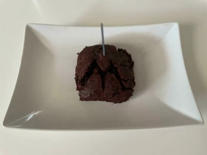 Le he hecho un brownie a mi madre por su cumple. Tengo 14 años así que no ha salido genial