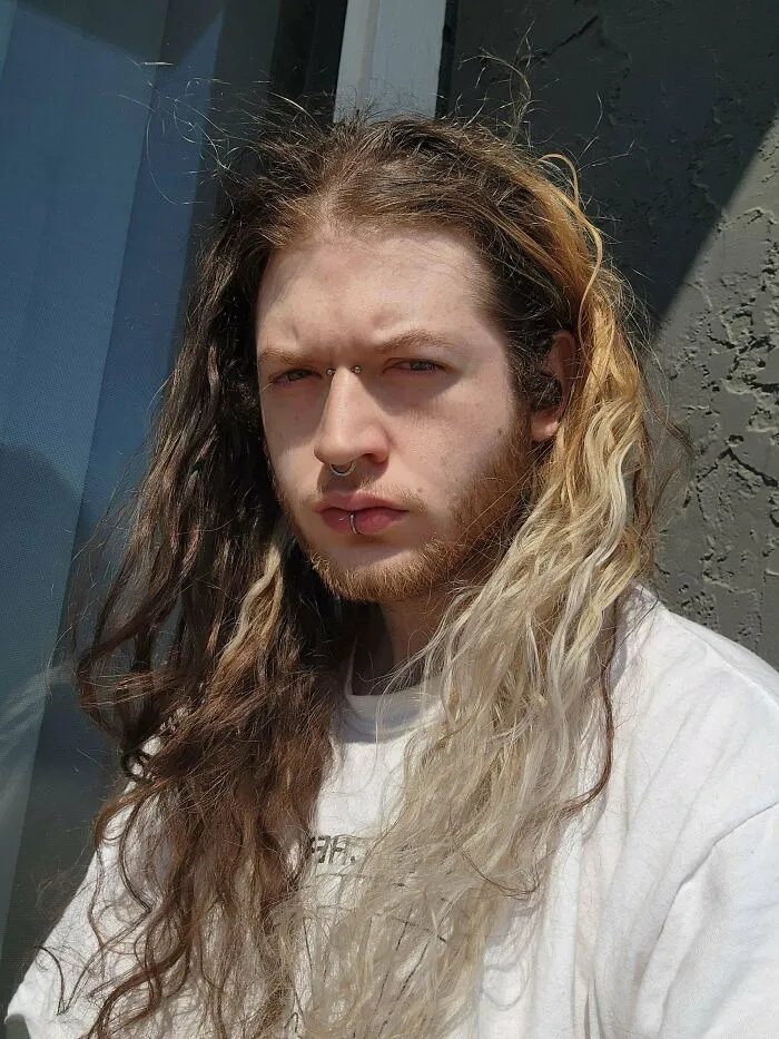 El 24 de marzo hará 4 años que no tengo cáncer y no tengo planes de parar de dejar que mi pelo crezca