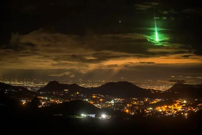 El fotógrafo Prasenjeet Yadav consigue por accidente una imagen única de un meteorito