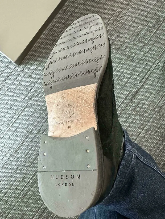 Las suelas de mis zapatos tienen partituras