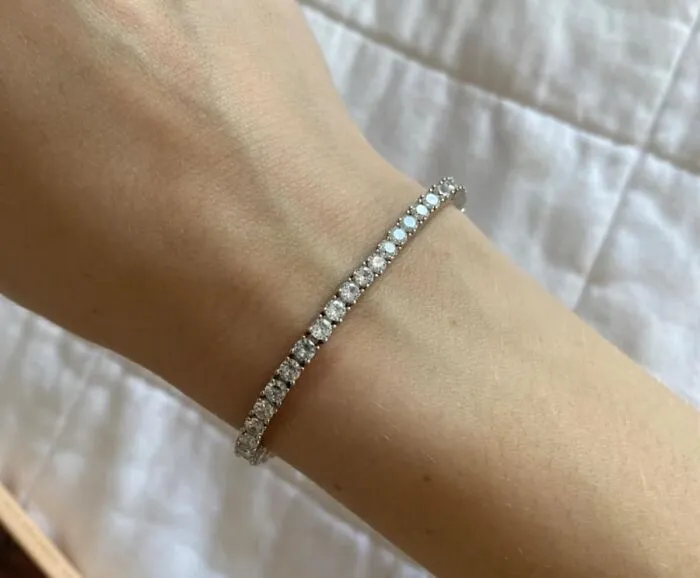 Every Old Money Lady, From Jackie O’ To Princess Kate, Has Shown Us That A <span Style="Font:inherit;color:#d74b1f;"> Tennis Bracelet</Span> Adds The Final Touch Of Class To Any Outfit