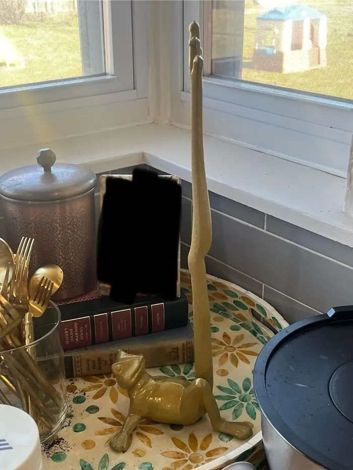 Clean Up In Style: <a Style="Display:inline;" Href="Https://Www.amazon.com/Wallcharmers-Holder-Toilet-Kitchen-Countertop/Dp/B088hdwg7r?crid=2ve369epy03ab&dib=eyj2ijoimsj9._kezfyytimqcqka3okm9a7n2lq6hgmnn9wkbzcfiqunt5xcos7uh9rs7rl3vmzfg6h6hsvbhhmp2h6cqakr_5-Xkark6op2w5nljx0vkqcd8ealf4yhprsu8enauit_ctoedxzu6kmjn4q7phbrblehxfrcqp-Wbonhad6hub5if7ebuzmdhnazbuup4jcfudivljcseh_8hq2koiuwadmltkhu-Fbvkxajv7vrsiei5qv0xdglviw-Lzv0yeertajz4e1bylwe1ixsf-Hu3ceceqxpclwxyqqowuzpnzbq.iyylhw2az9qrynbkln6lsbawv-Fp107qxsspbjni5cw&dib_tag=se&keywords=quirky%2bdecor&qid=1712311858&sprefix=quirky%2bdecor%2caps%2c188&sr=8-28&th=1&linkcode=ll1&tag=bpmoose-20&linkid=d96259a98e89e57514b1664d65f86434&language=en_us&ref_=as_li_ss_tl" Target="_blank"><span Style="Font:inherit;color:#d74b1f;"> Gold Frog Paper Towel Holder</Span> - Where Elegance Meets Utility!