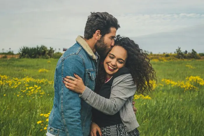 25 Things That Are Casual And Common For Women In Relationships, But Almost Never For Men 