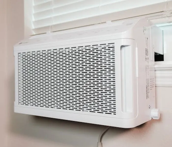 “If Lost, Please Mail To The FBI”: 30 Bizarre Things That Have Been Found In Hotel Rooms