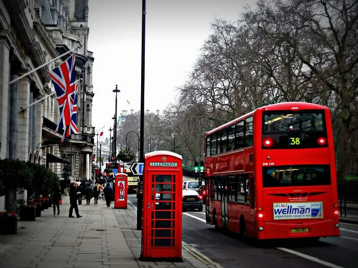 35 Tourists Who Wore Their Stupidity On Their Sleeve By Making Really Ignorant Remarks