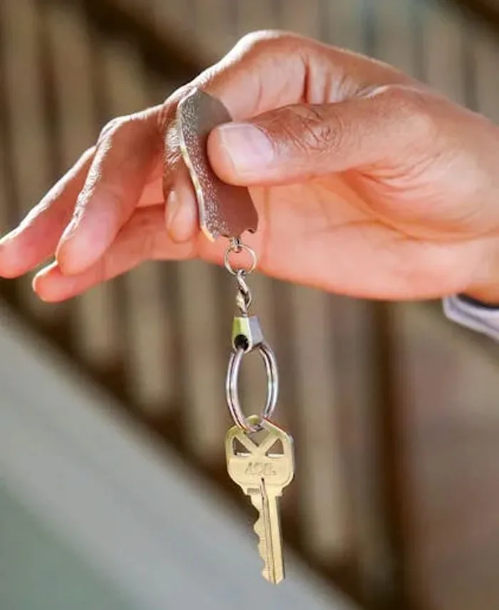 “If Lost, Please Mail To The FBI”: 30 Bizarre Things That Have Been Found In Hotel Rooms