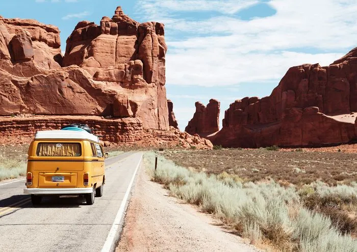 35 Tourists Who Wore Their Stupidity On Their Sleeve By Making Really Ignorant Remarks
