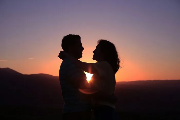 25 Things That Are Casual And Common For Women In Relationships, But Almost Never For Men 